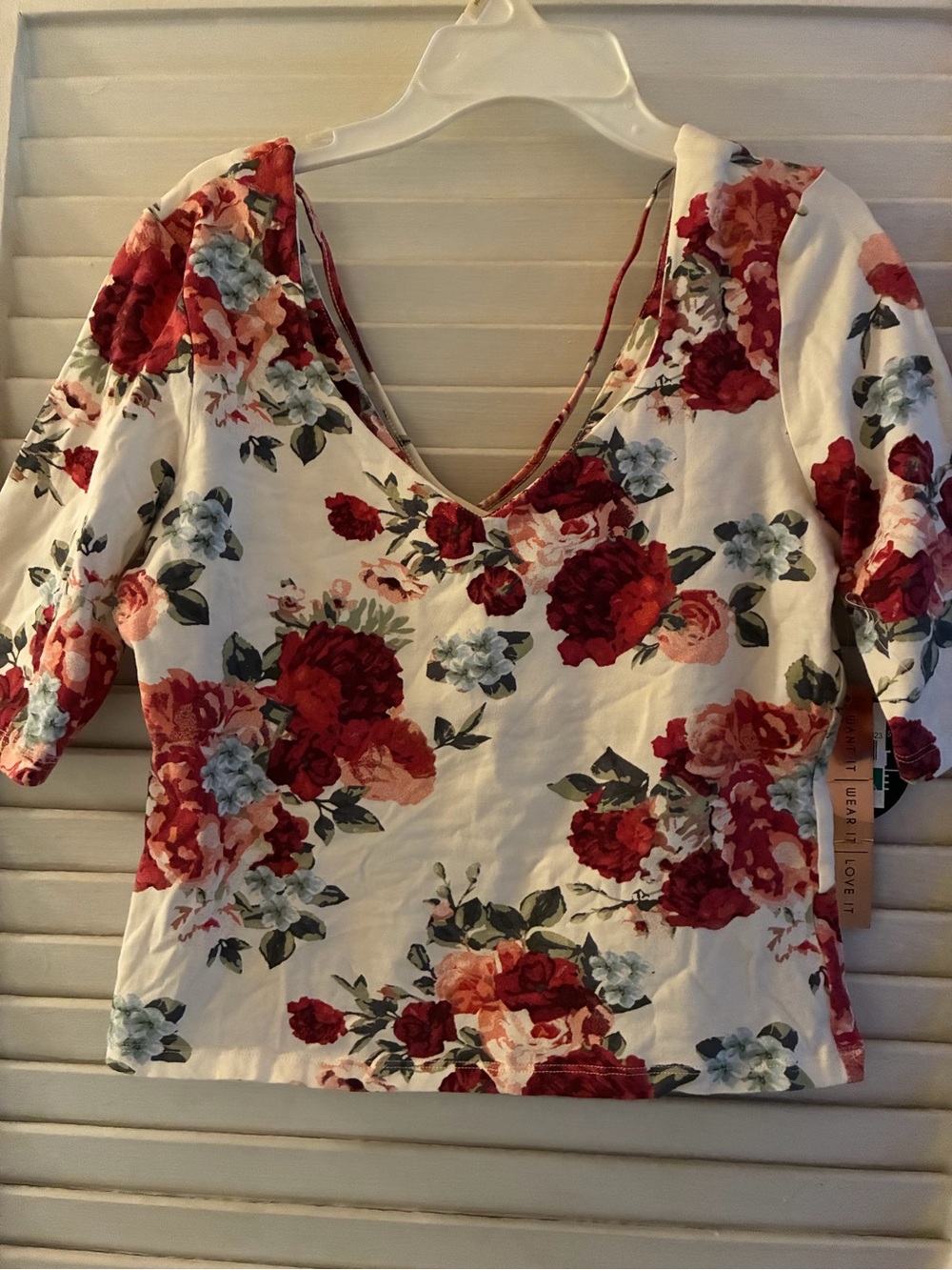 Almost Famous Ivory Floral V-Neck Criss-Cross Back 3/4 Sleeve Top Junior Size L